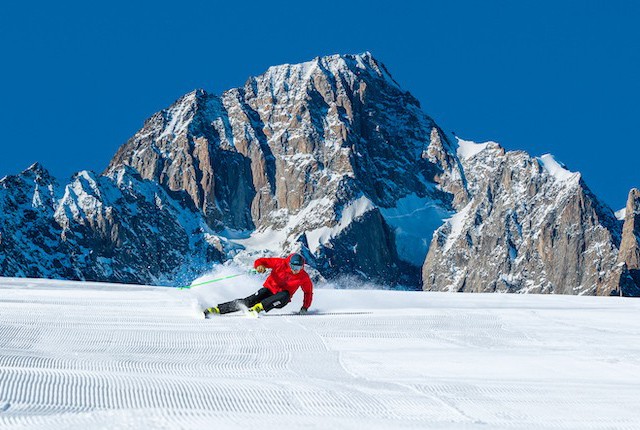 IT Courmayeur skier bluebird day.